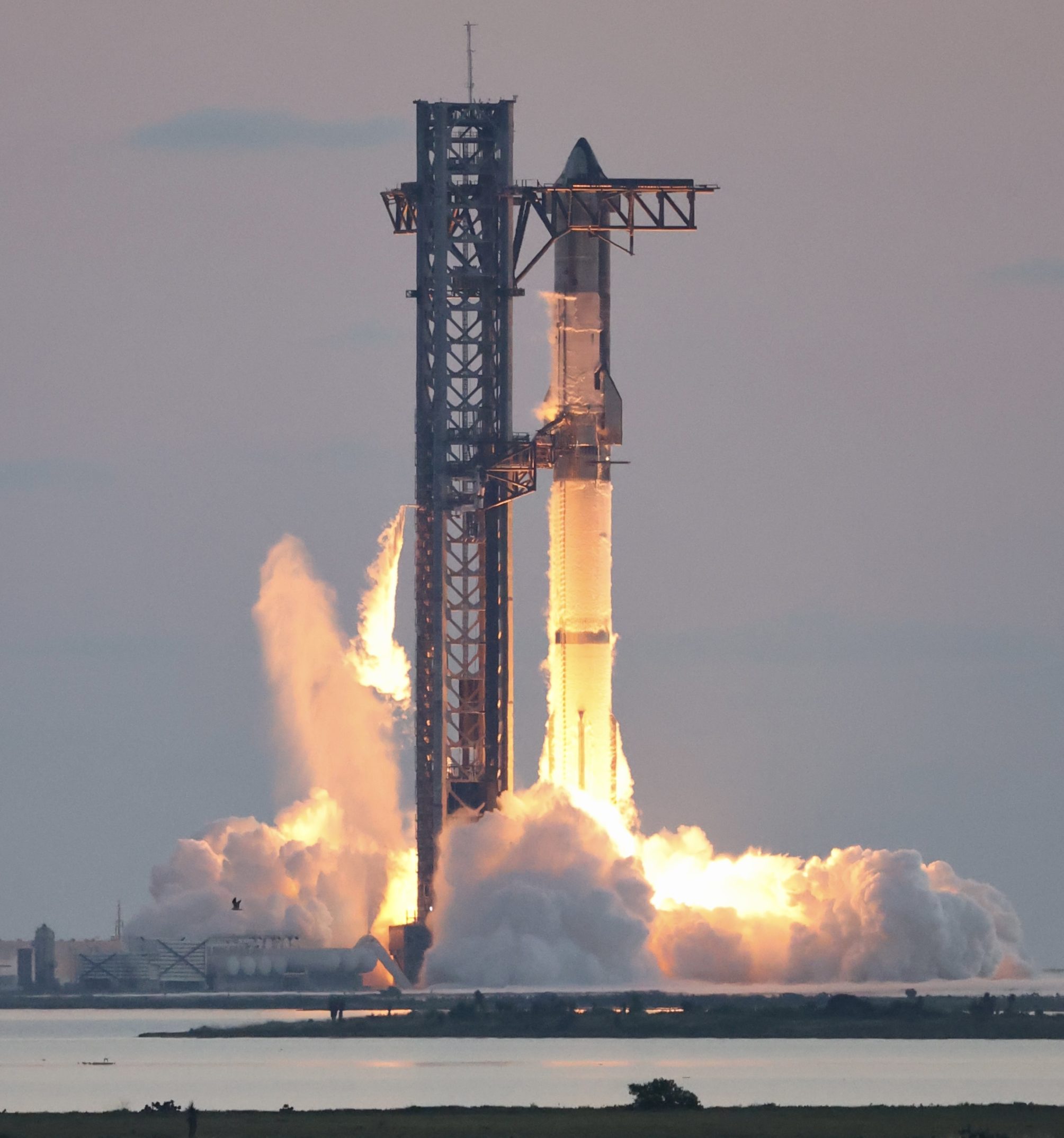 SpaceX Starship: مستقبل الفضاء بين الابتكار والتحديات