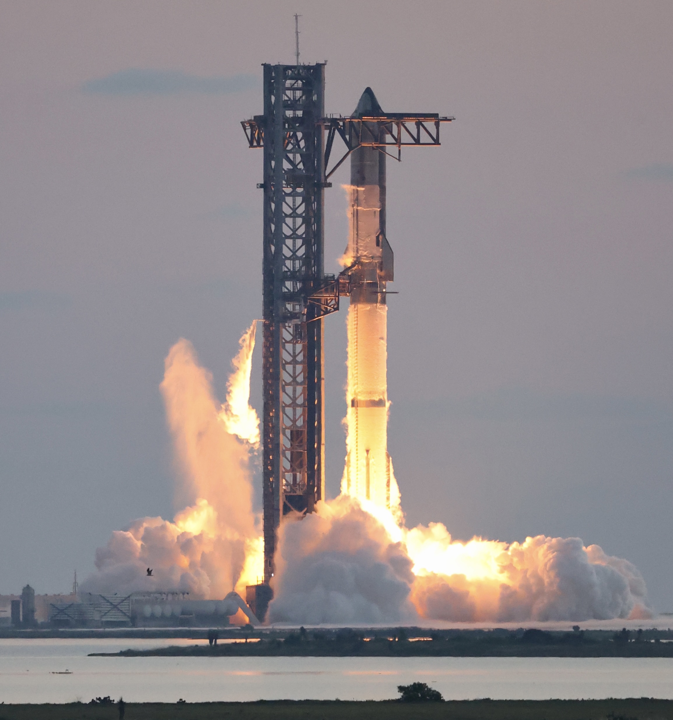 SpaceX Starship: مستقبل الفضاء بين الابتكار والتحديات