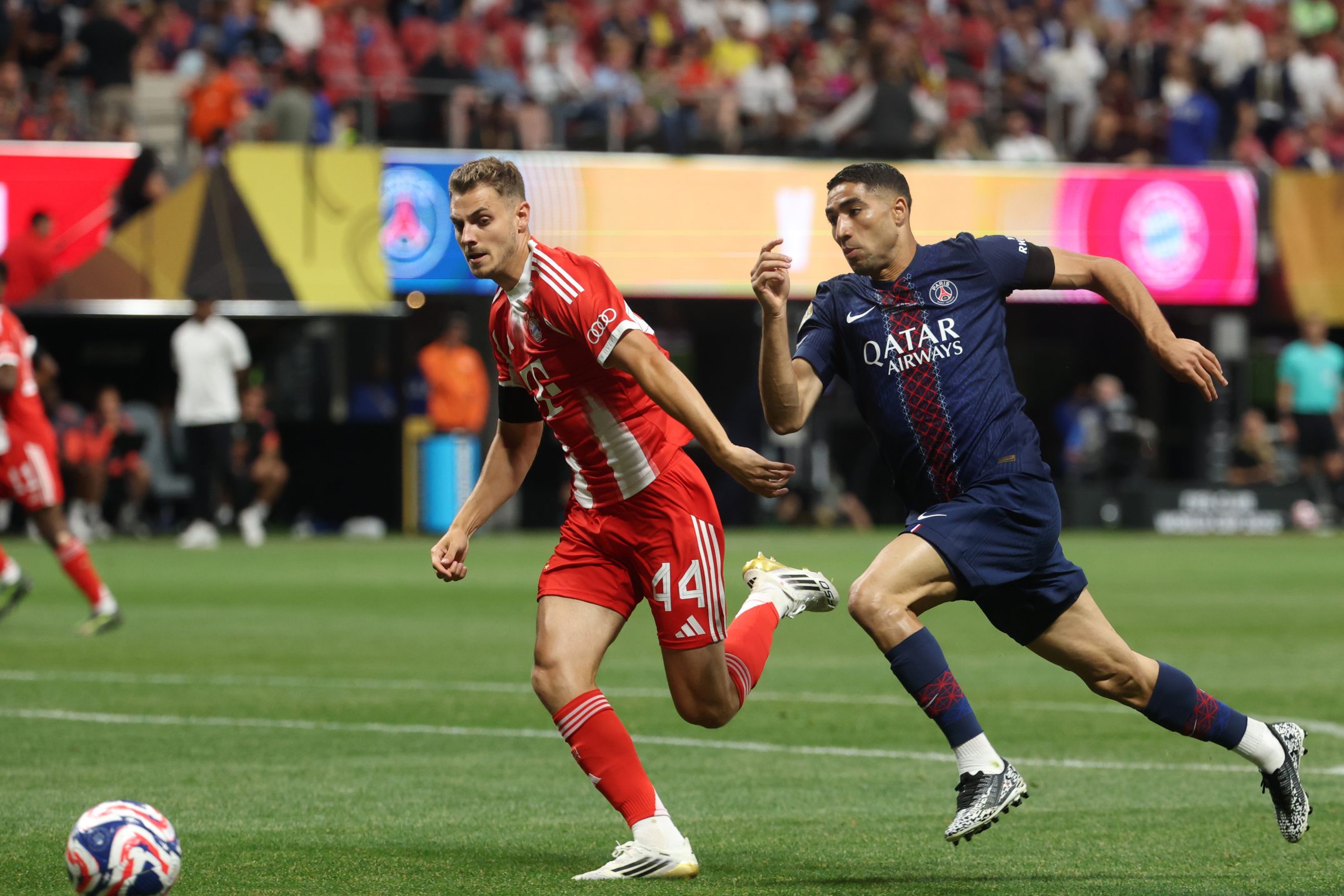 مباراة بي اس جي ضد البايرن: صراع قوي في دوري الأبطال