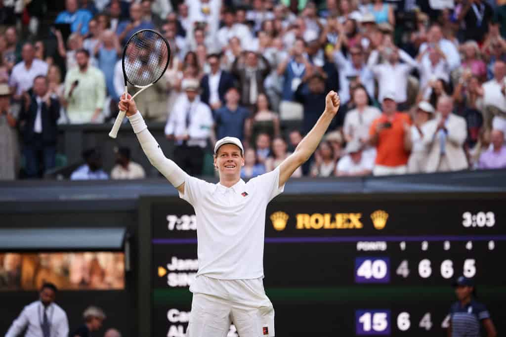 جانيك سينر: نجم التنس الشاب الذي يتألق في عالم الرياضة