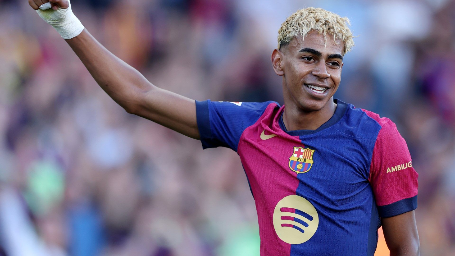 لامين يامال: نجم كرة قدم شاب يتألق في عالم الرياضة