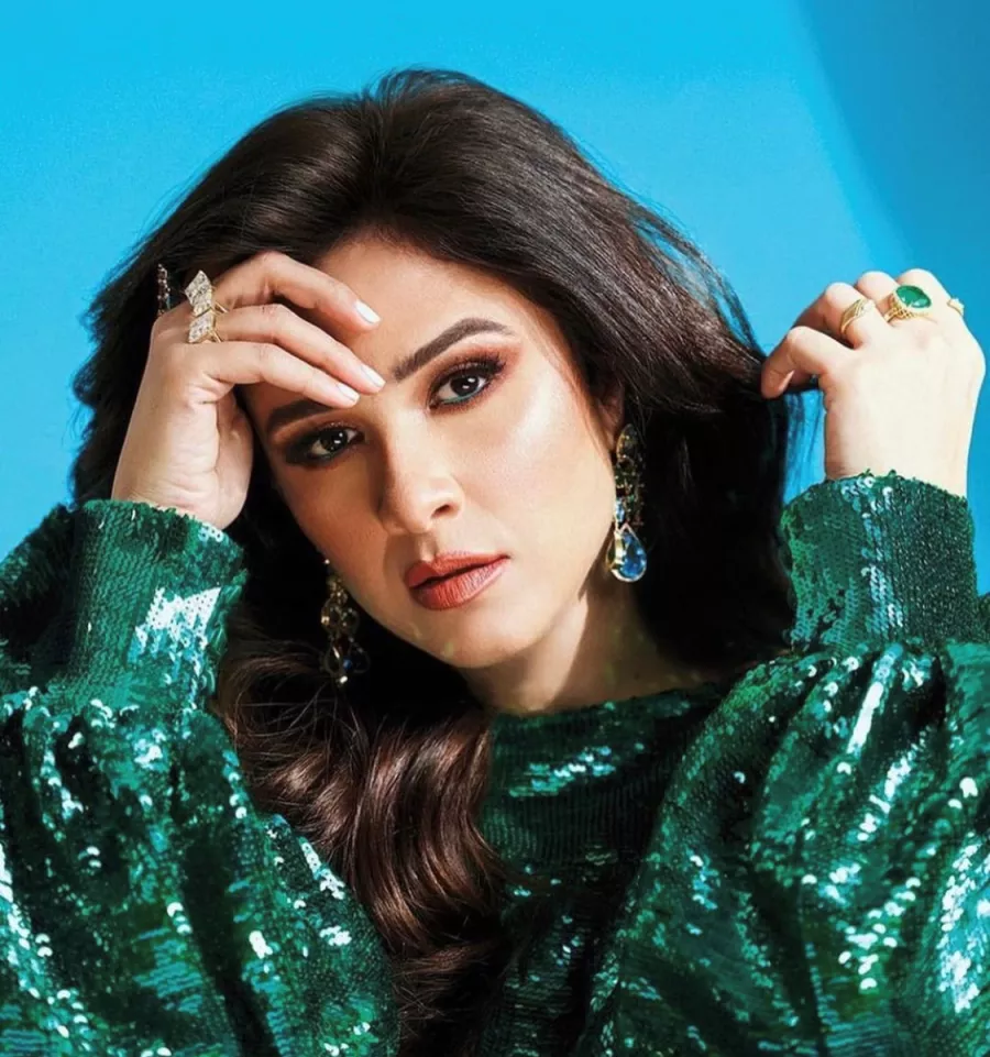 ياسمين عبد العزيز: من بين أبرز نجمات الفن المصري