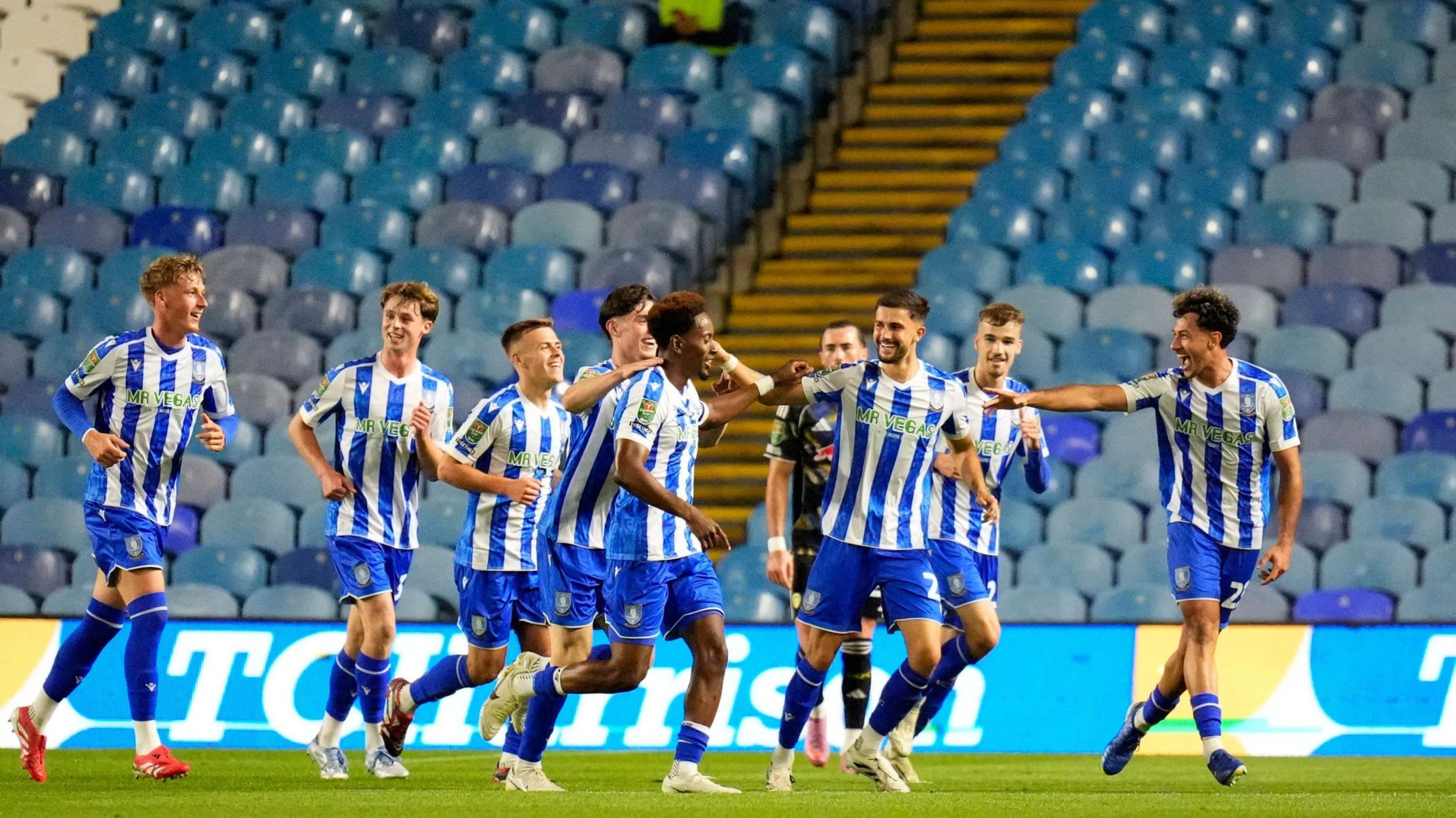 مباراة شيفيلد وينزداي ضد ليدز يونايتد: تحليلات وتفاصيل