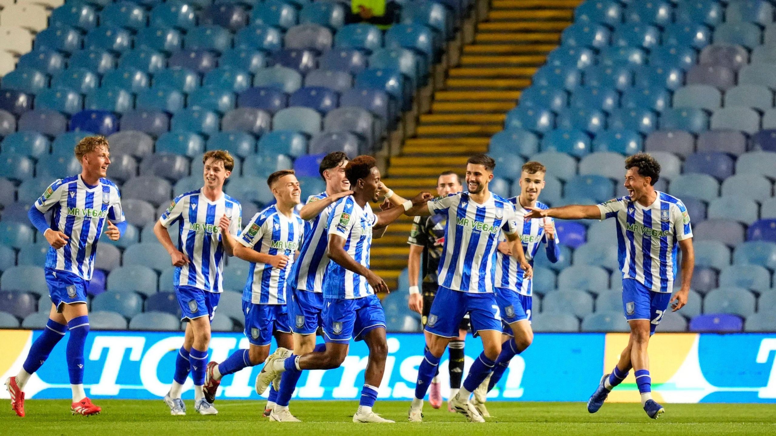 مباراة شيفيلد وينزداي ضد ليدز يونايتد: تحليلات وتفاصيل