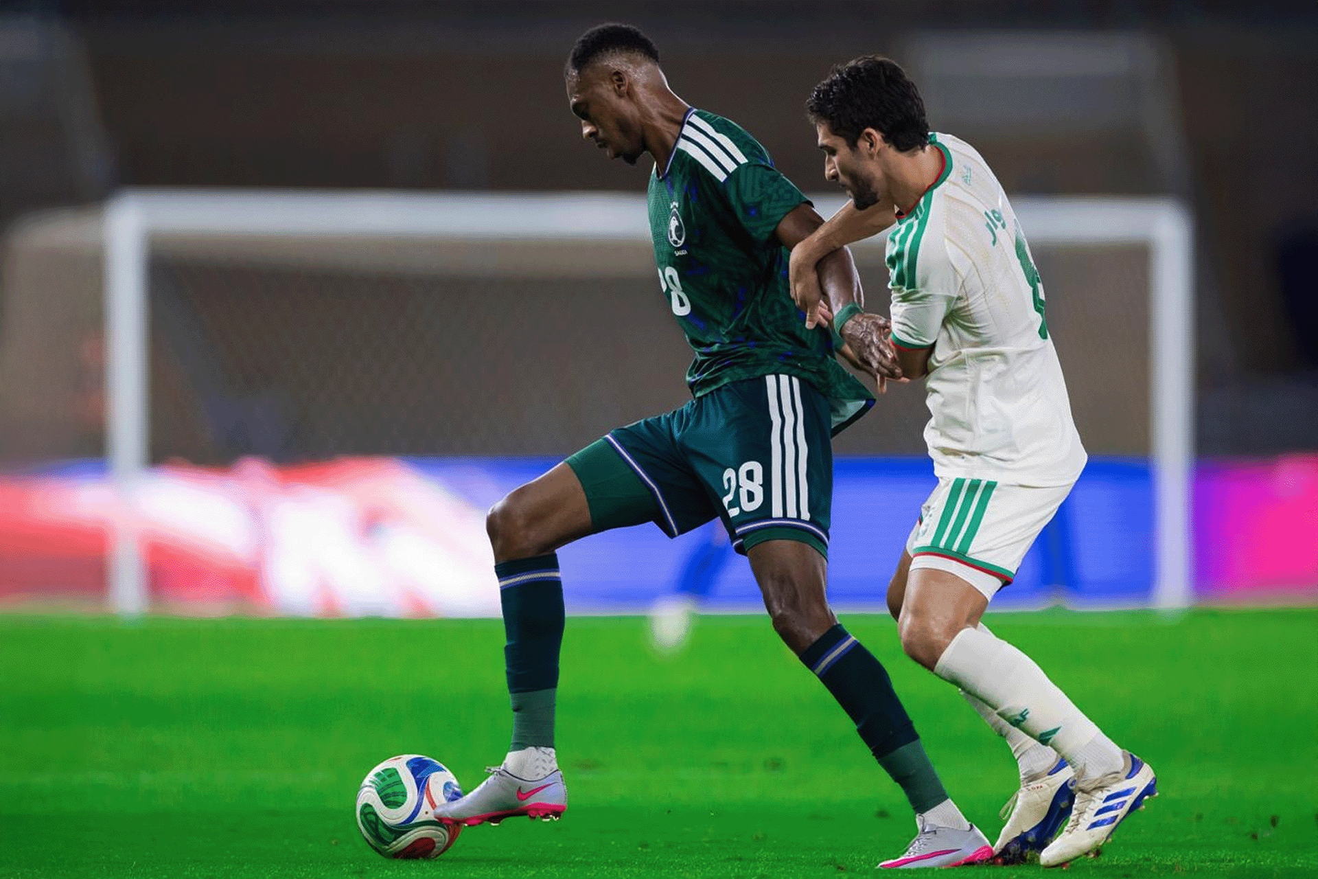 مباراة السعودية ضد الجزائر: التاريخ والمستقبل