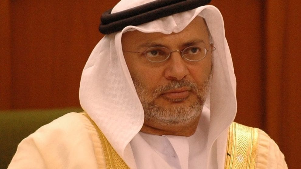 أنور قرقاش يدافع عن السياسة الإماراتية في المنطقة