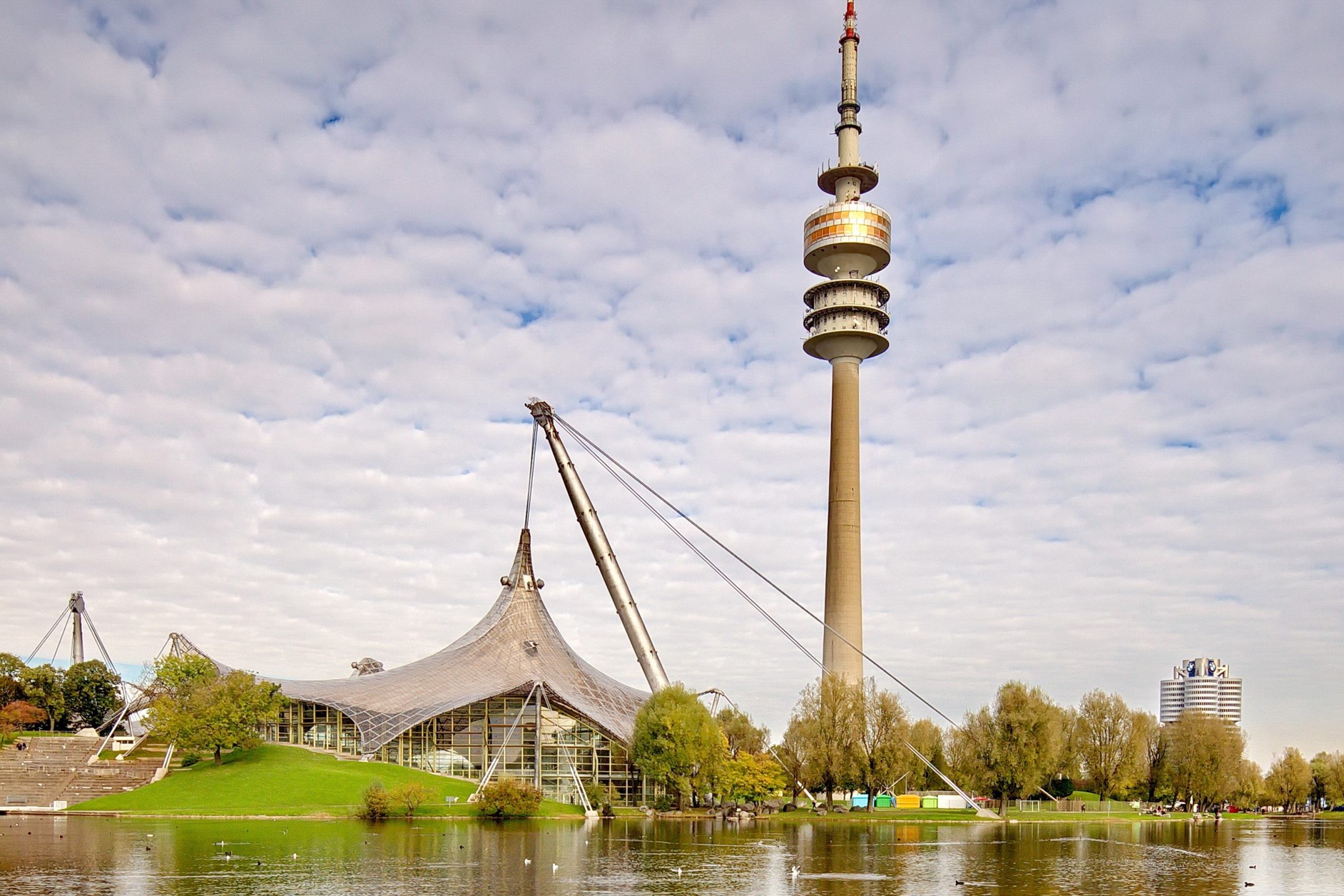 ليفربول يسحق توتنهام بسداسية مثيرة في الدوري الإنجليزي الممتاز