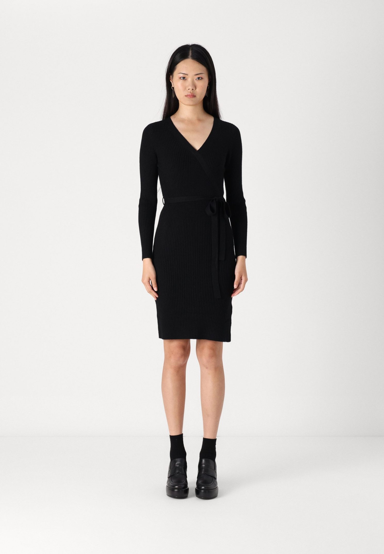 توقعات الأبراج حظك اليوم الخميس 12 ديسمبر 2025: دليلك الفلكي الشامل