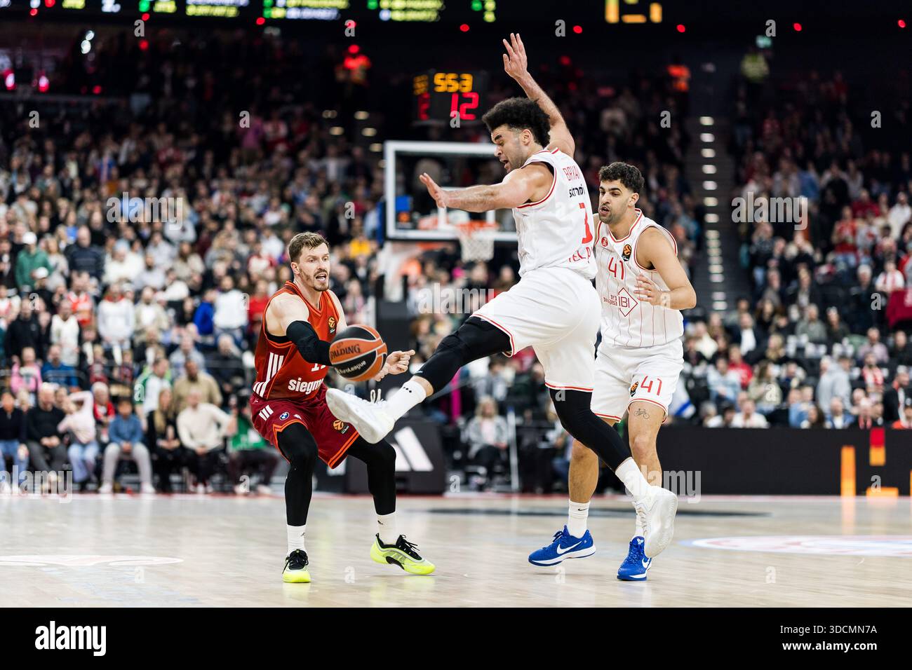 إيمان البحر درويش: مسيرة فنية عريقة وأزمة صحية تثير قلق الجمهور