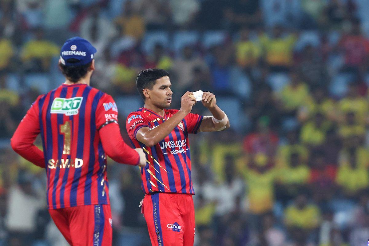 أكاش سينغ يسرق الأضواء في ظهوره الأول مع LSG أمام CSK